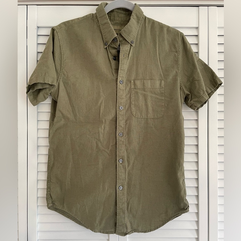 ❌SOLD Abercrombie & Fitch Men’s Button Down Shirt